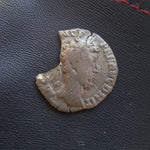 #o033# Roman silver denarius coin of Commodus from 186-187 AD