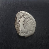 #p055# Roman silver denarius coin of Commodus from 192 AD