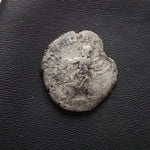 #o061# Roman silver denarius coin of Commodus from 190-191 AD