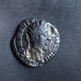 #o318# Roman silver denarius coin of Commodus from 188 AD