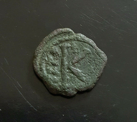 #e818# Byzantine 1/2 follis coin of Justin II from 565-578 AD