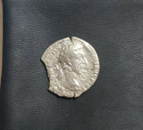 #k037# Roman silver denarius coin of Commodus from 183 AD