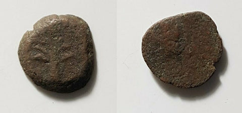 #d790# Greek bronze city issue coin from Tyre, minted between 125-1 BC.