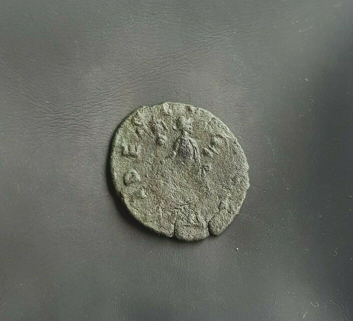 #h988# Roman Antoninianus coin of Claudius II from 268-270 AD (Fides ...